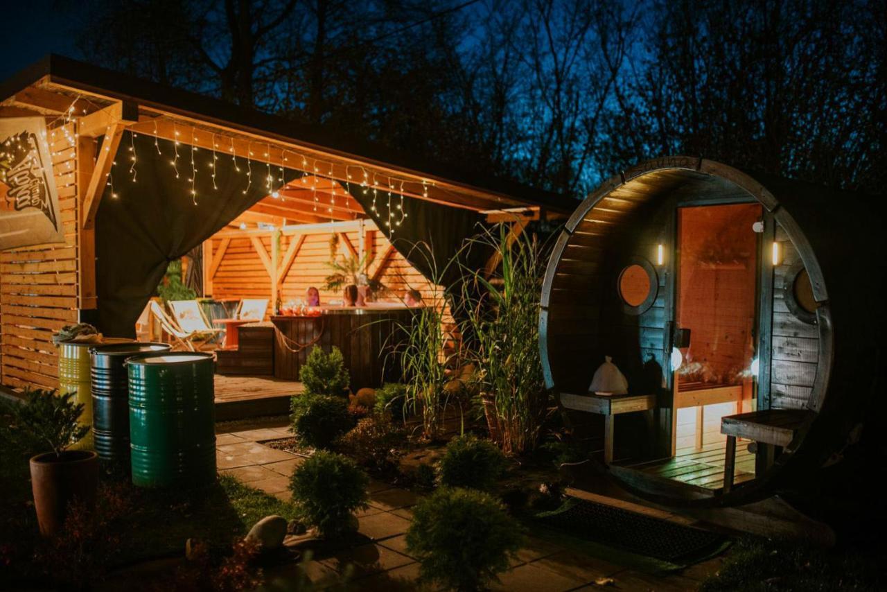 Aloha Glamp - Okragle Domki Przy Rzece - Balia I Sauna - Energylandia Zagornik Kültér fotó