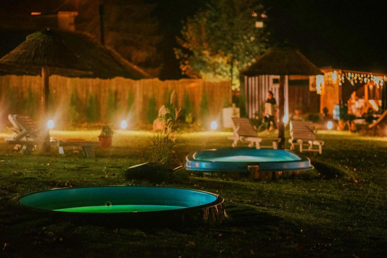 Aloha Glamp - Okragle Domki Przy Rzece - Balia I Sauna - Energylandia Zagornik Kültér fotó