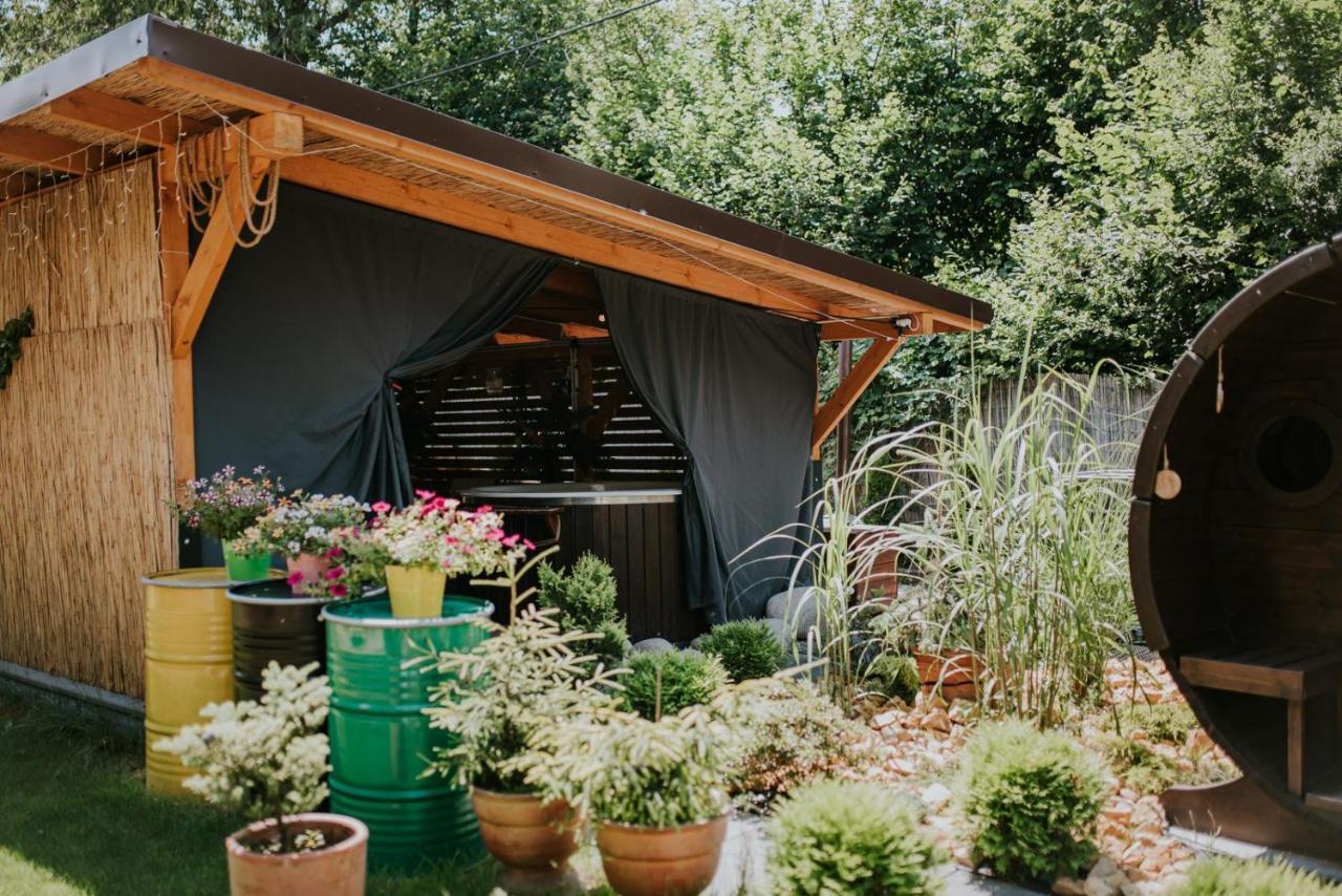 Aloha Glamp - Okragle Domki Przy Rzece - Balia I Sauna - Energylandia Zagornik Kültér fotó