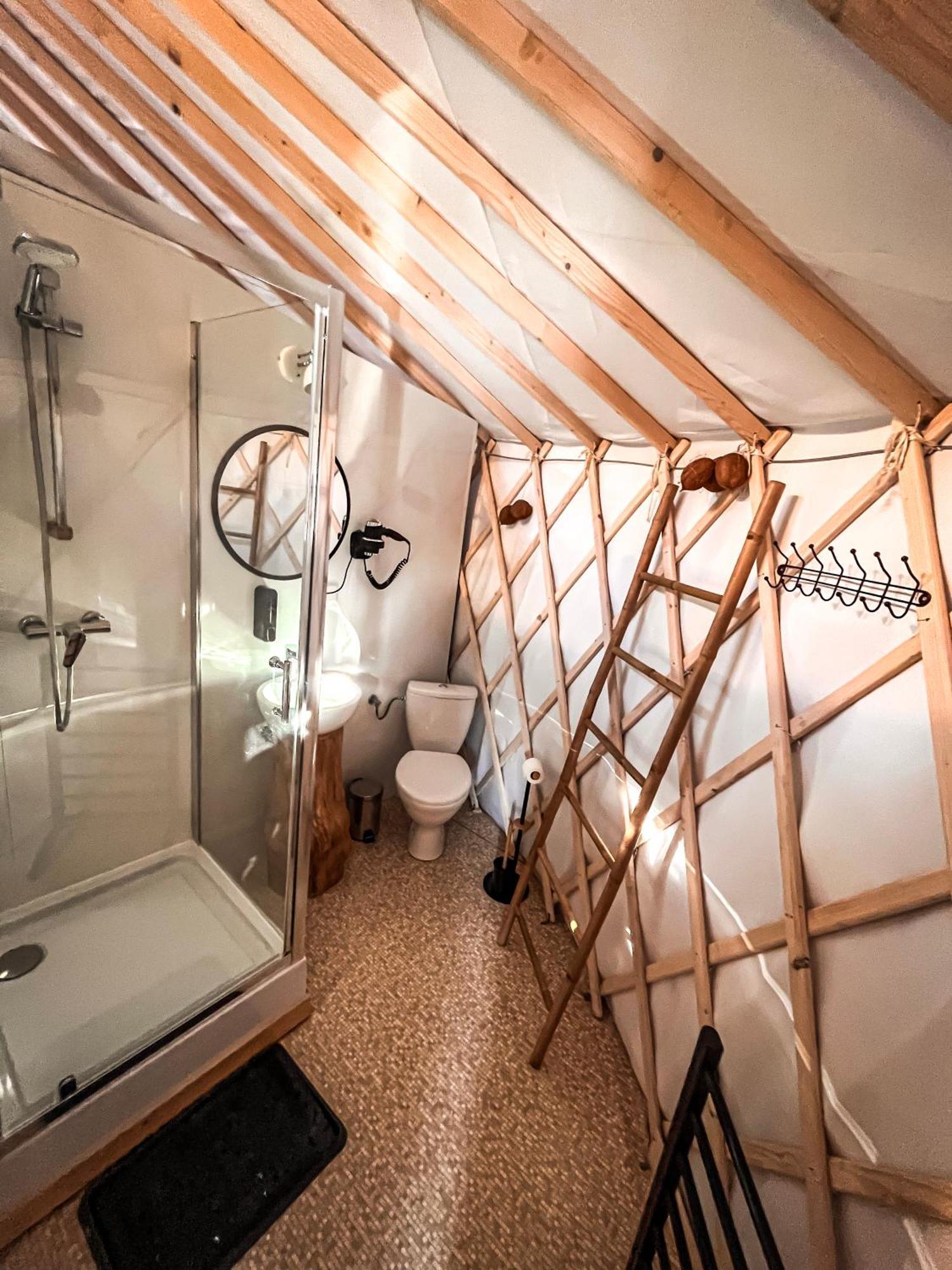Aloha Glamp - Okragle Domki Przy Rzece - Balia I Sauna - Energylandia Zagornik Kültér fotó
