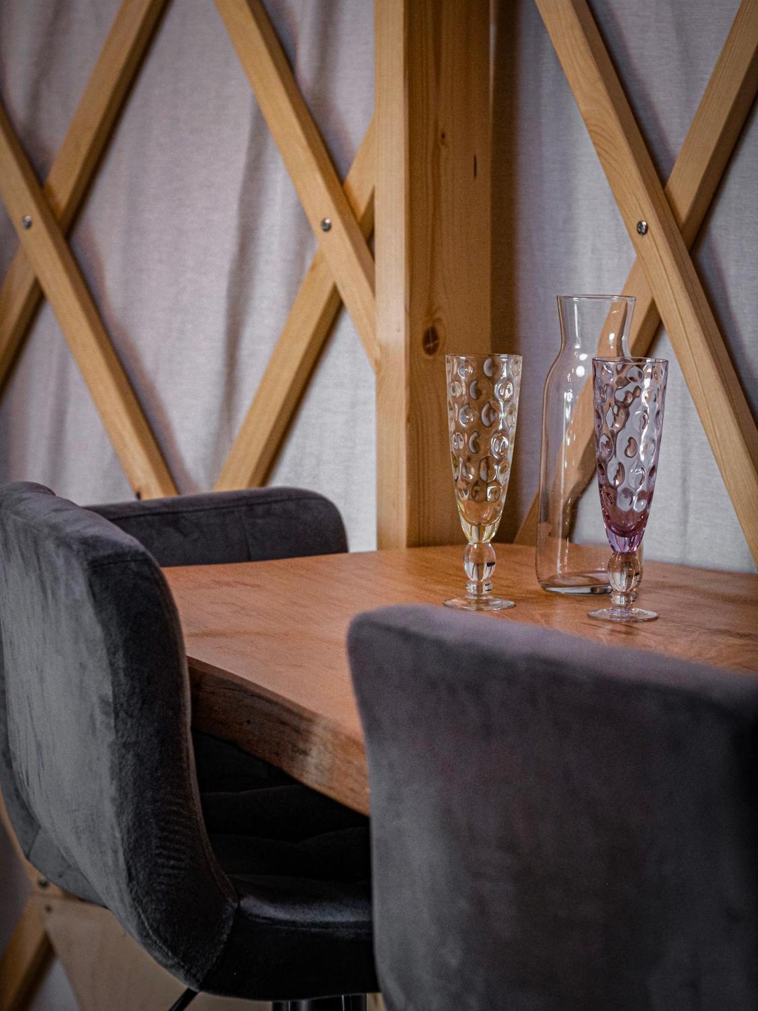 Aloha Glamp - Okragle Domki Przy Rzece - Balia I Sauna - Energylandia Zagornik Szoba fotó
