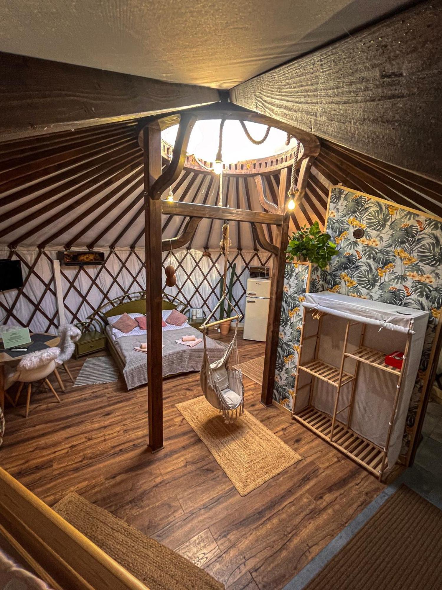 Aloha Glamp - Okragle Domki Przy Rzece - Balia I Sauna - Energylandia Zagornik Szoba fotó