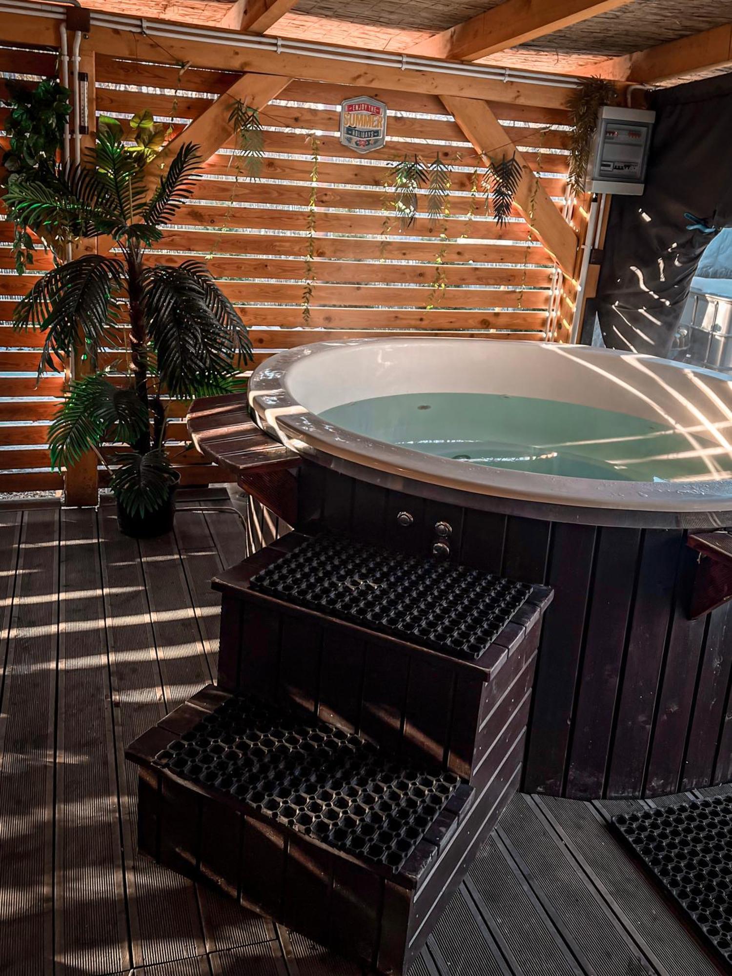 Aloha Glamp - Okragle Domki Przy Rzece - Balia I Sauna - Energylandia Zagornik Kültér fotó